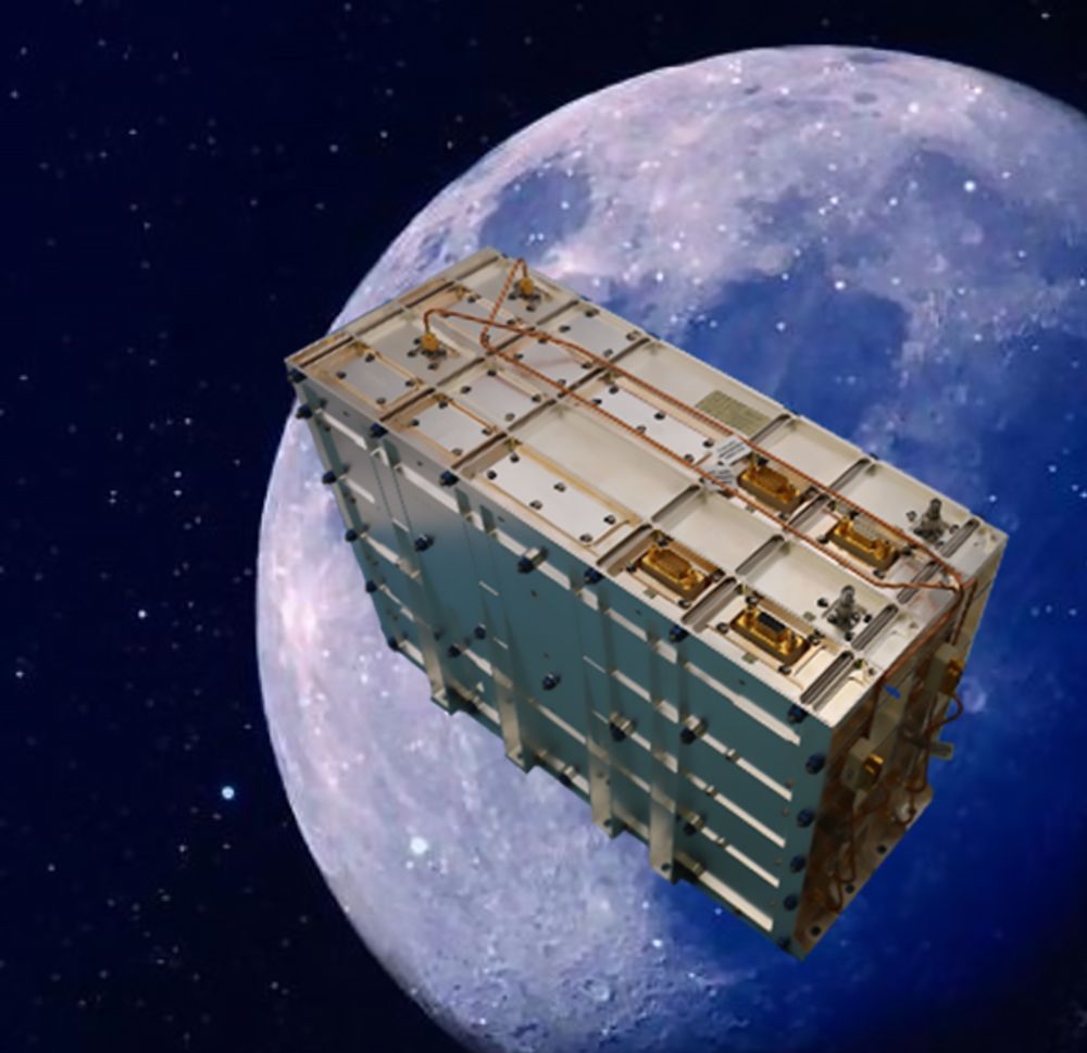 Dessin du processeur UHF dans le boîtier dans lequel il sera envoyé dans l’espace, avec la Lune en toile de fond. Plusieurs sockets d’interface sont présents sur le dessus du boîtier.
